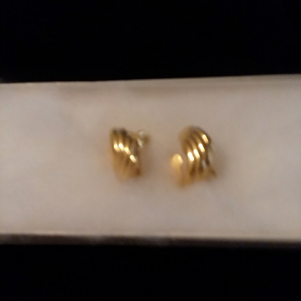 Ear rings